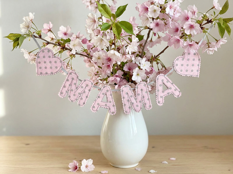 Preview: Girlande zum Muttertag - ITH-Stickdatei